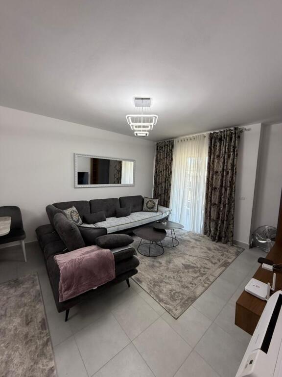 Me Qira – Apartament 3+1+2, Rruga “5 Maj”, Tiranë