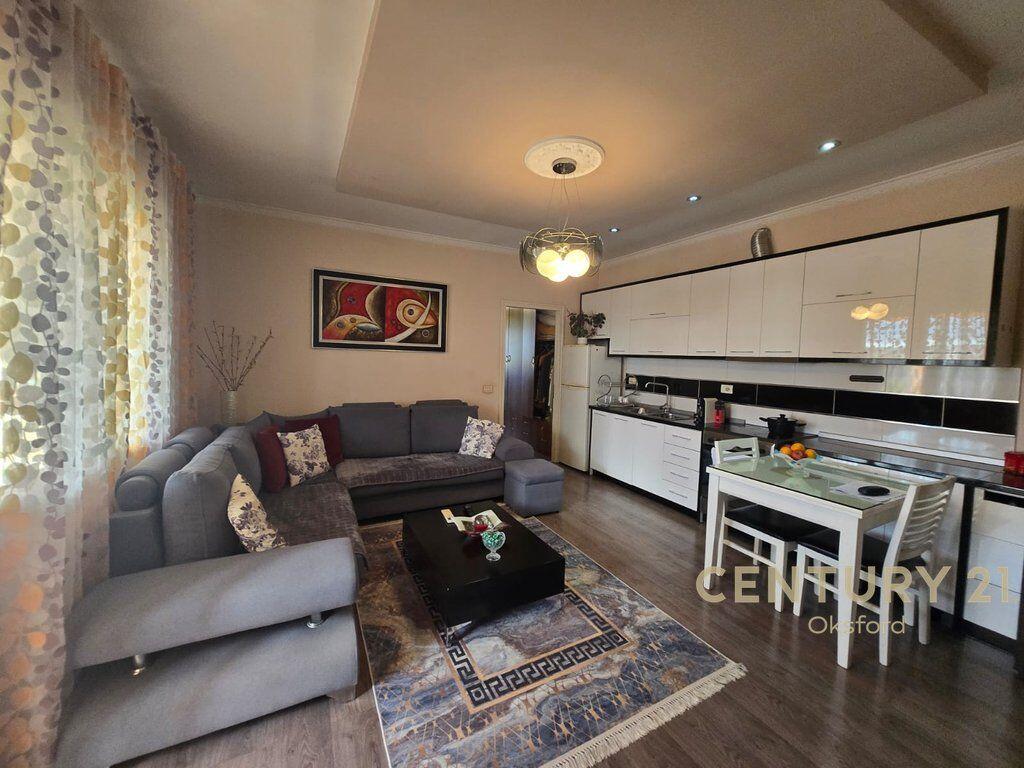 Apartament 2+1+2 Me Qira tek Tregu Elektrik, Tiranë