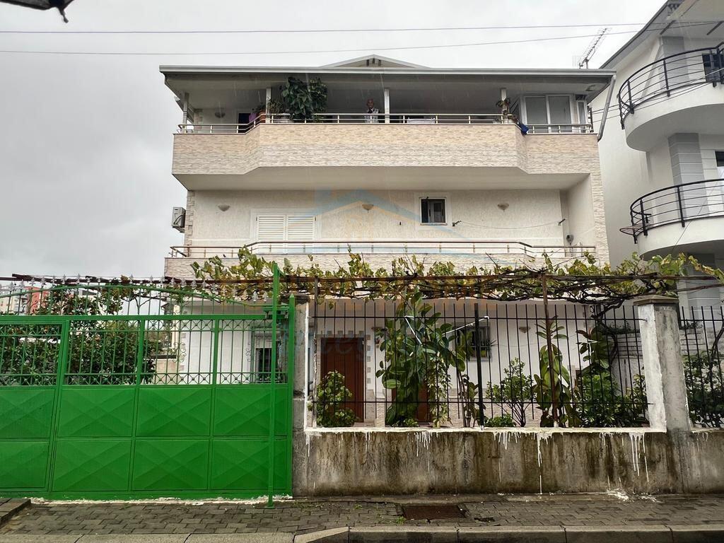 Casa a 3 piani, Misto Mame, Tirana.