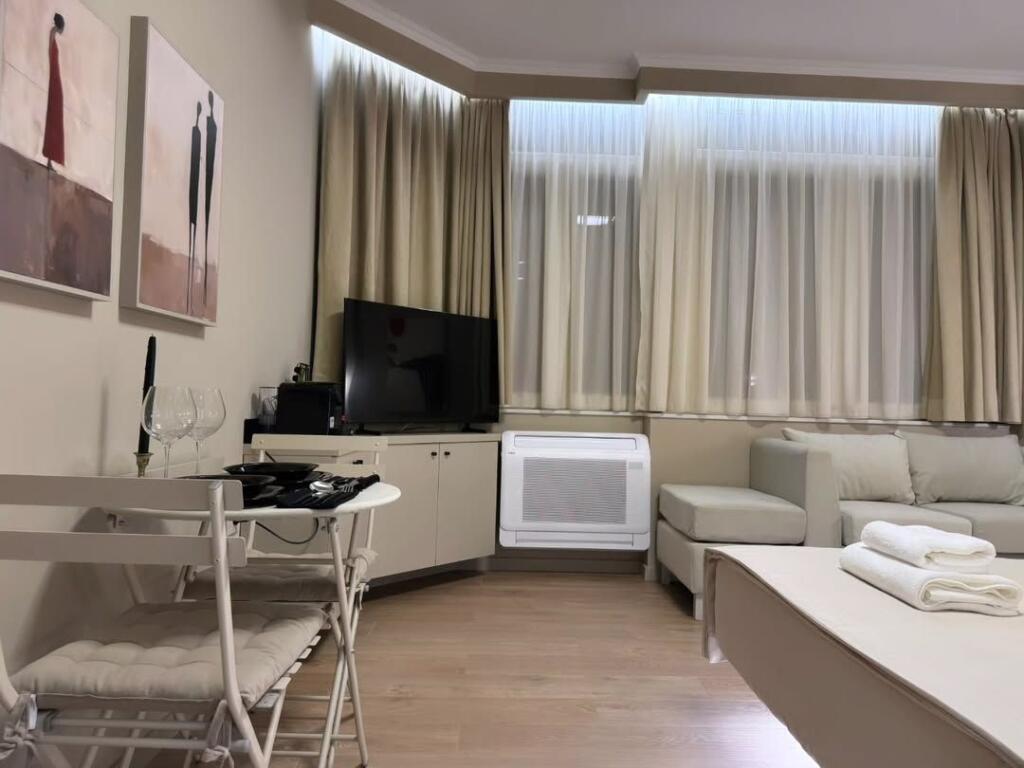 PARKU OLIMPICO, vendiamo monolocale completamente arredato