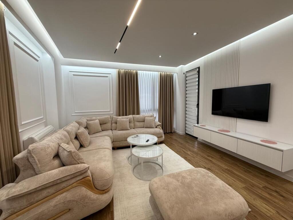 Appartamento moderno in affitto 2+1+2 nella zona del Nuovo Boulevard