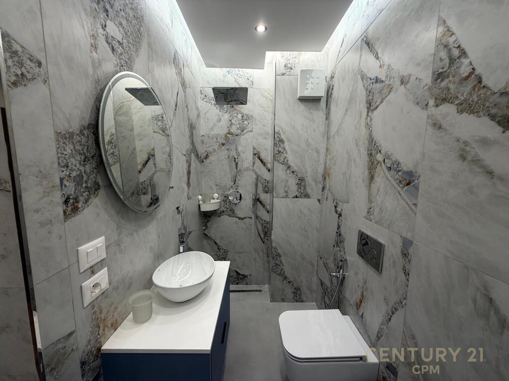 Jepet me qira apartament 2+1+2 te Hoxha Tahsim