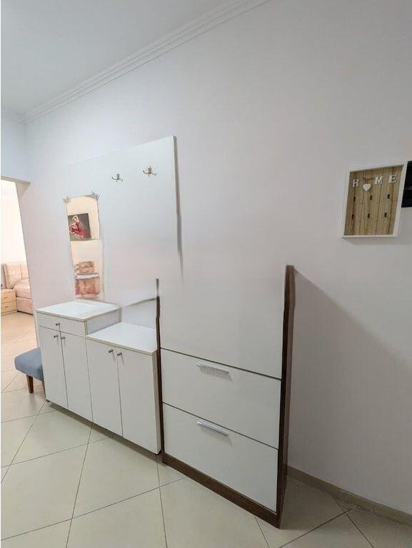 MONOLOCALE IN AFFITTO, VICINO AL 21-DHJETORIT, TIRANA!