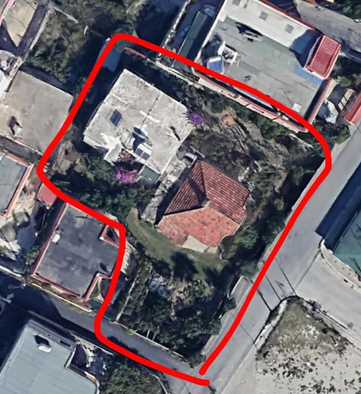 Shiten 2 shtëpi dykatëshe me truall në Durrës Plazh