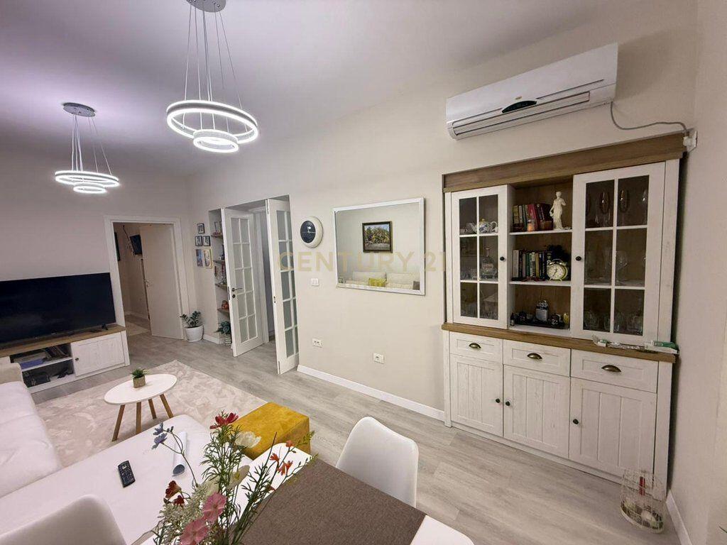 🏙️ Shitet Apartament 1+1 – Pranë Pazarit të Ri, Tiranë