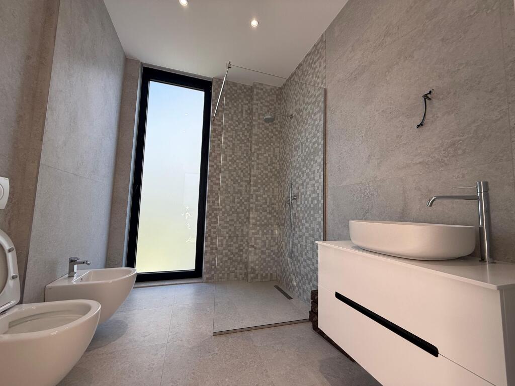 VILLA CON PISCINA IN VENDITA VICINO A TEG !!