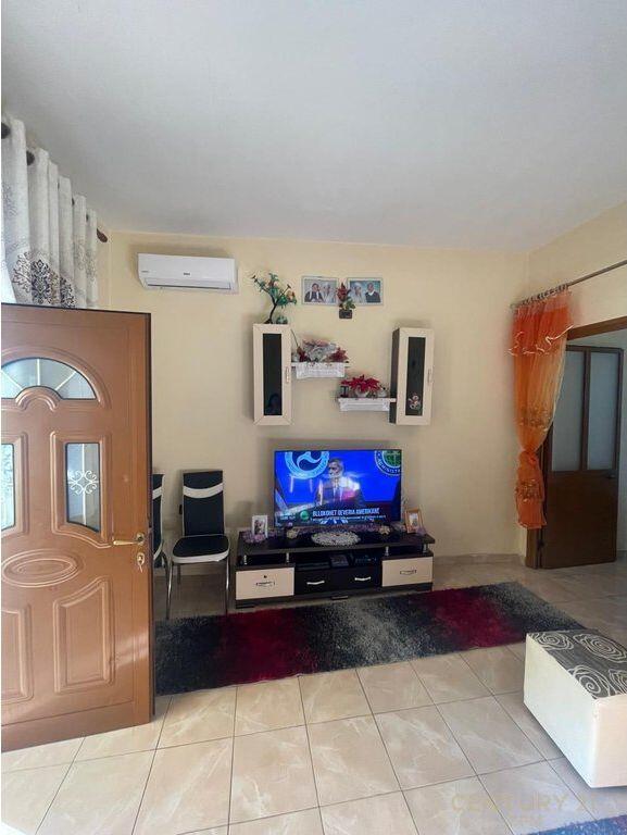 Land+Building for sale in Shkoze at the Tractor Factory 200,000 €