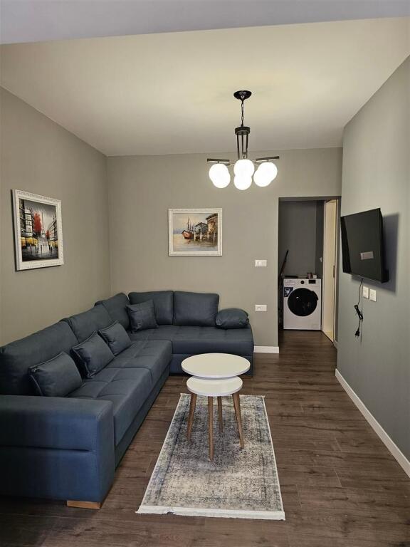 Jepet me qera apartament 1+1 ne Rrugen Fortuzi