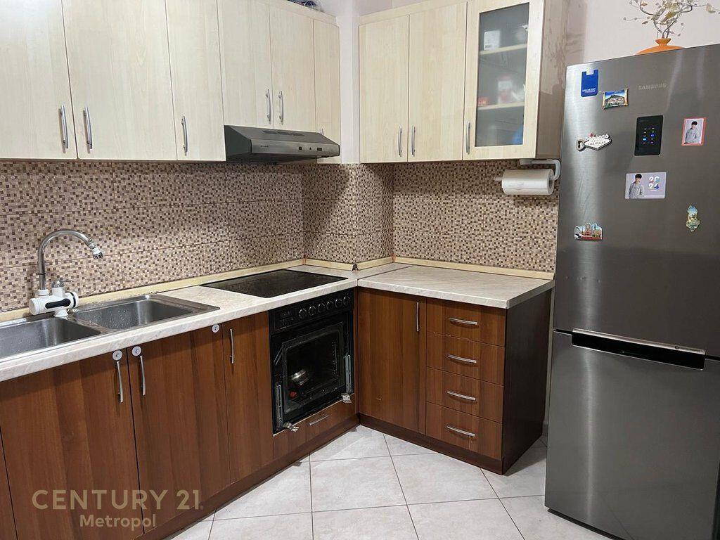 Japim me qira apartament 1+1 tek Petro Nini Luarasi!