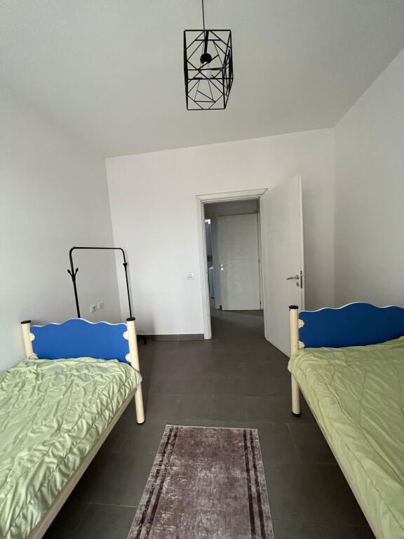 Apartament 2+1, Kamëz!