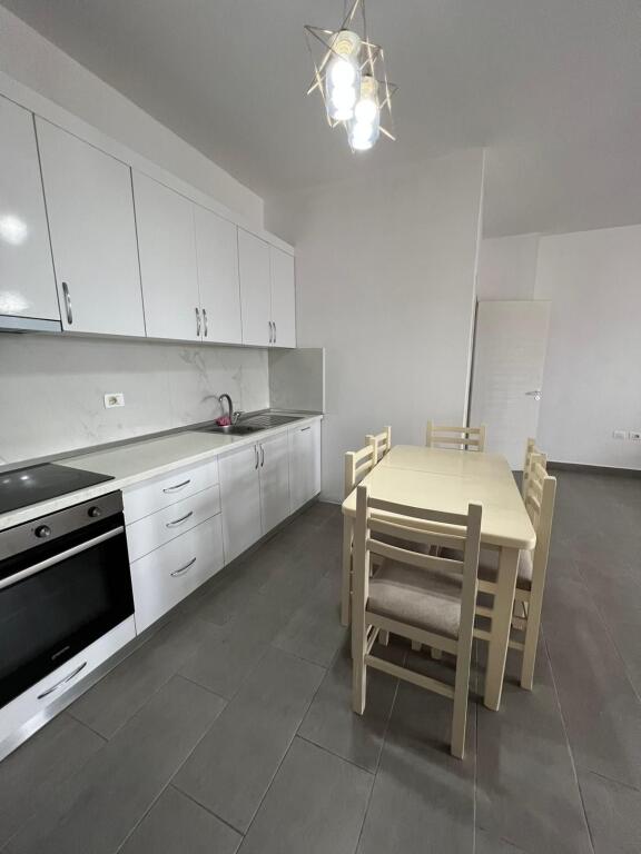 Apartament 2+1 per shitje ne Kamez!