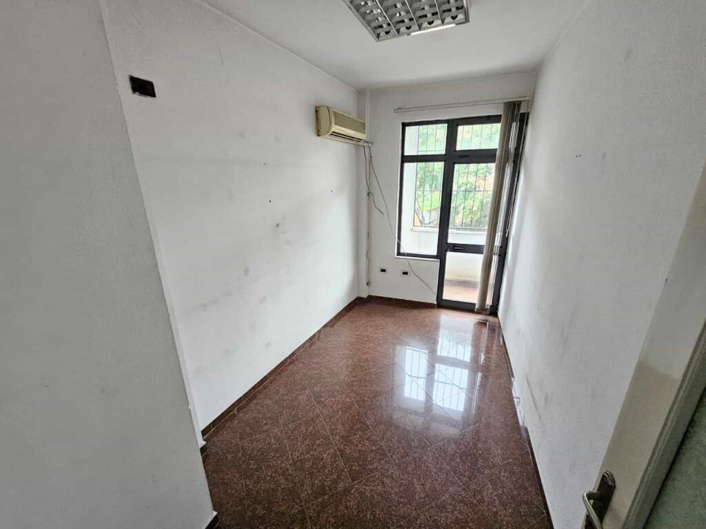 Godine me qera 3-Kateshe ne Myslym Shyri (ID BZ2731) Tirane