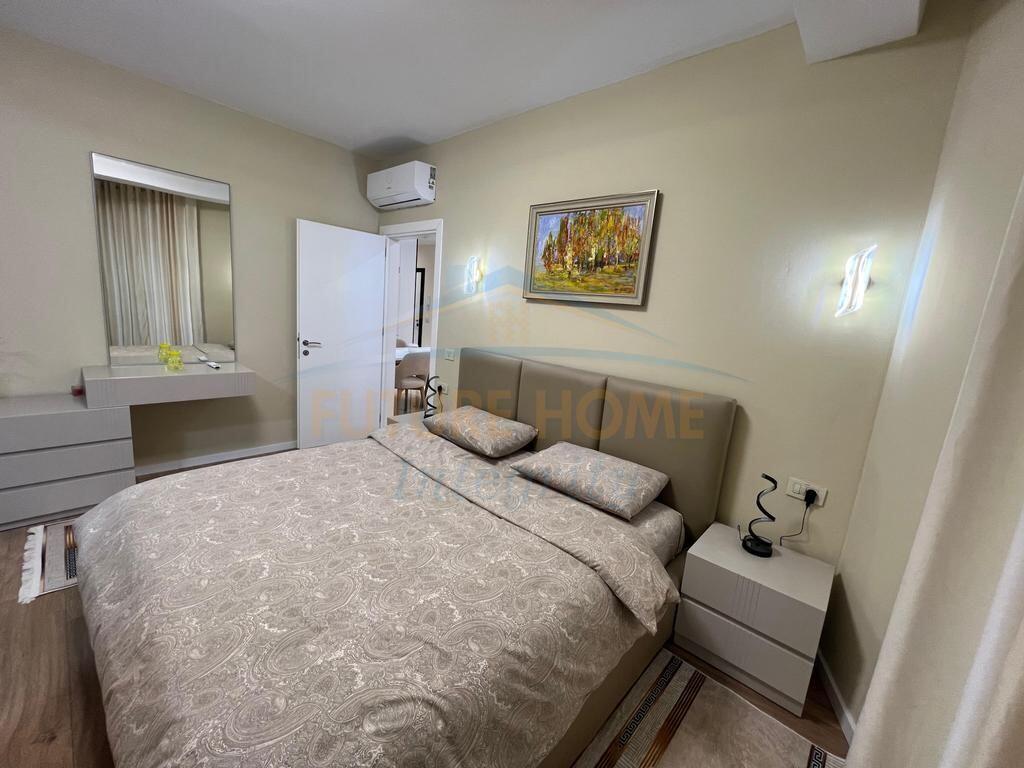 Jepet me Qera Apartament 2+1+Ballkon ne Rrugen Mine Peza, Golden Tower Residence.