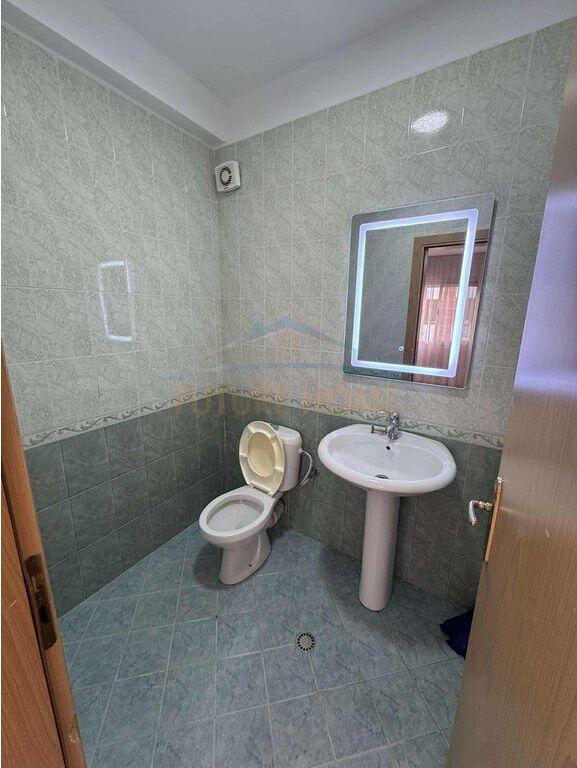 In vendita, appartamento 2+1+2 a “Lin” Yzberisht, Tirana