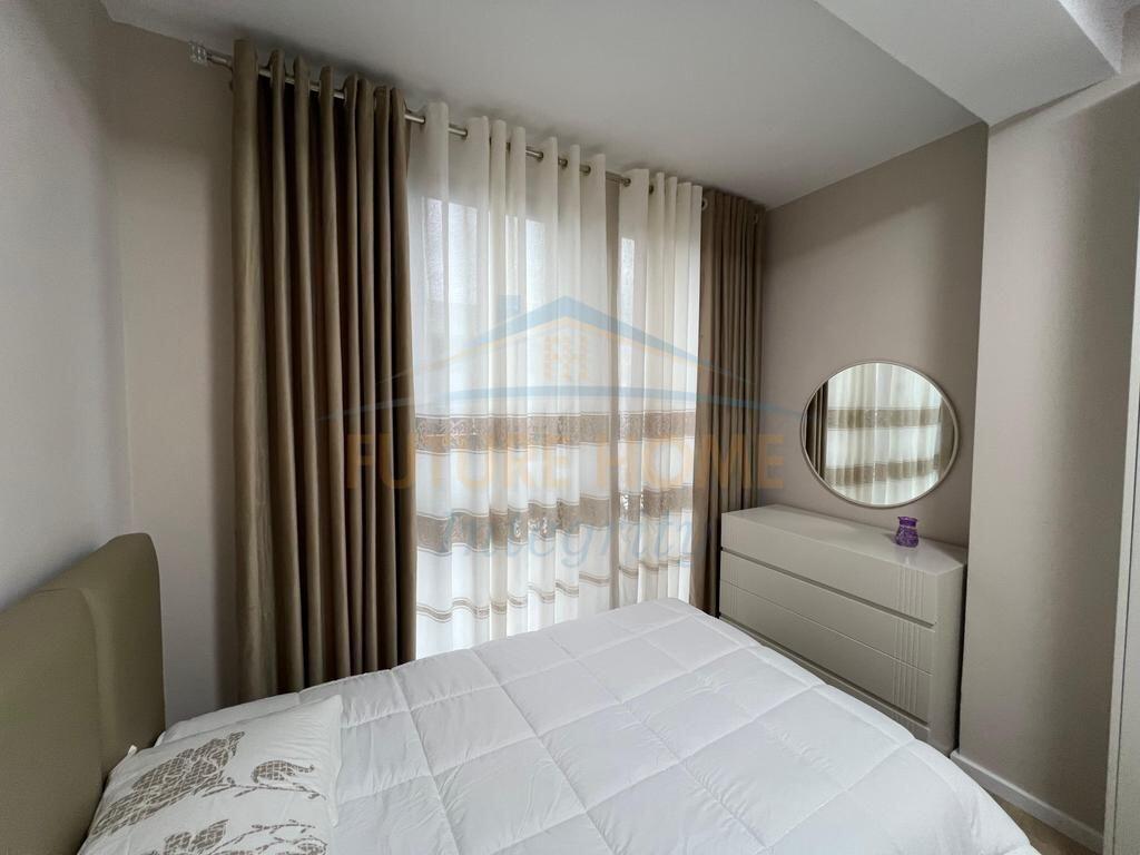 Jepet me Qera Apartament 2+1+Ballkon ne Rrugen Mine Peza, Golden Tower Residence.