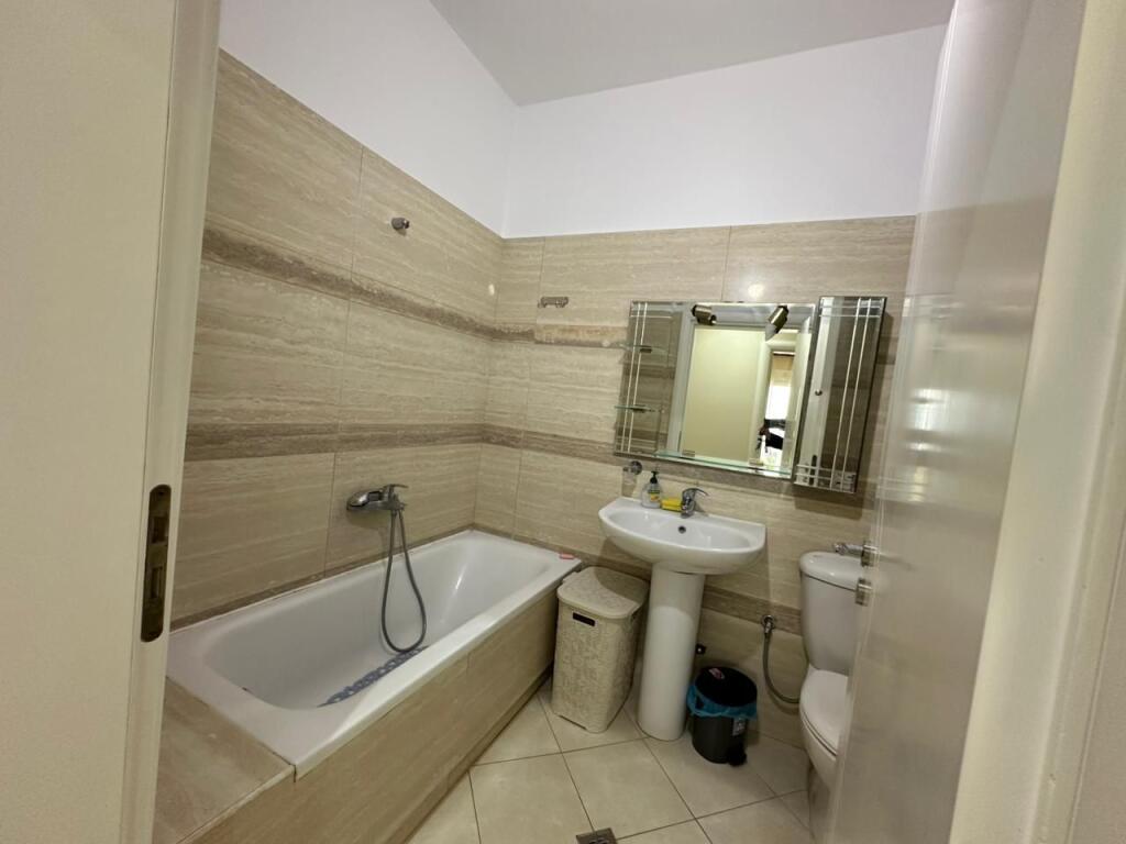 Jepet me Qira Apartament 2+1 ne Uje te Ftohte, Vlore