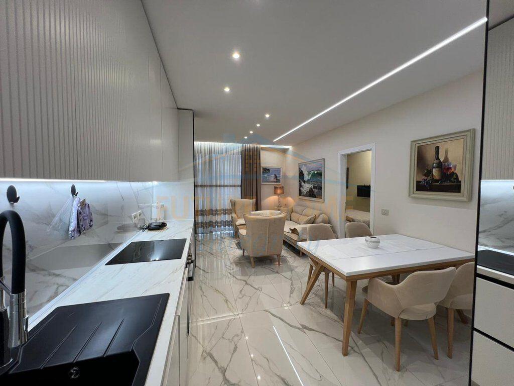 Jepet me Qera Apartament 2+1+Ballkon ne Rrugen Mine Peza, Golden Tower Residence.