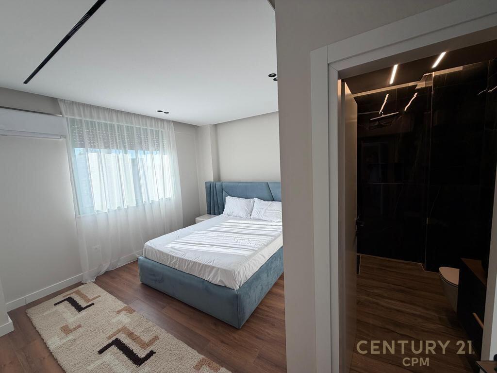 Jepet me qira apartament 2+1+2 te Hoxha Tahsim