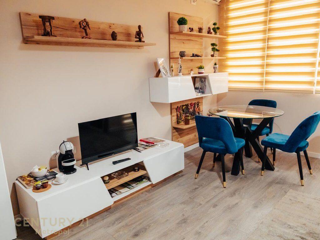 Air Bnb , Jepen me qira 3 apartamente tek Garda