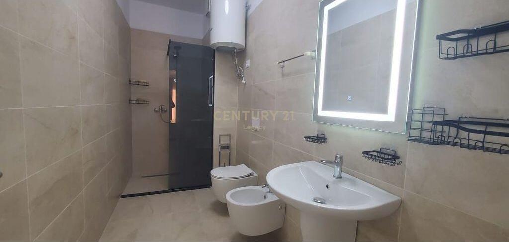 Jepet me qira apartament luksoz 2+1+2+verande me post parkimi – pranë Hotel “Radisson”