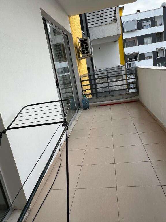Apartament 2+1, Kamëz!