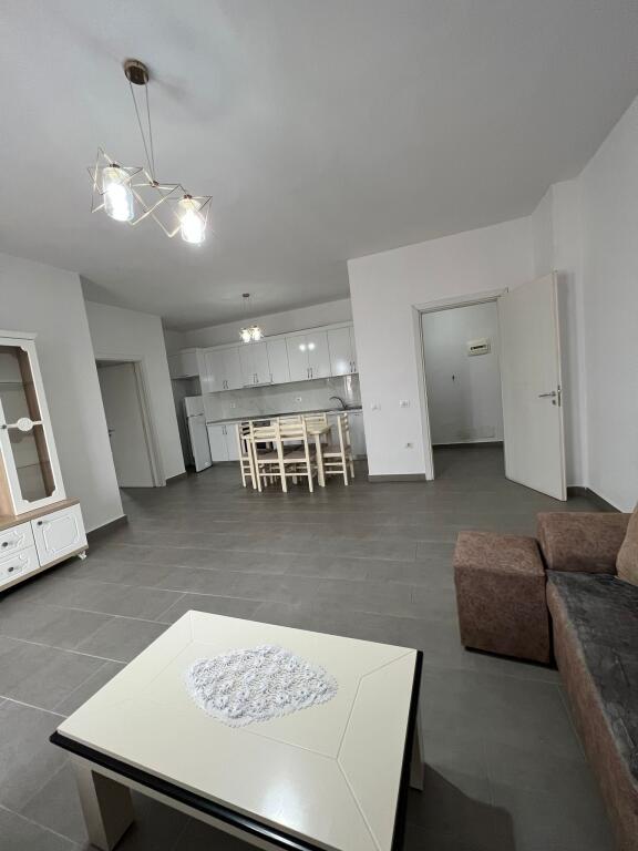 Apartament 2+1, Kamëz!