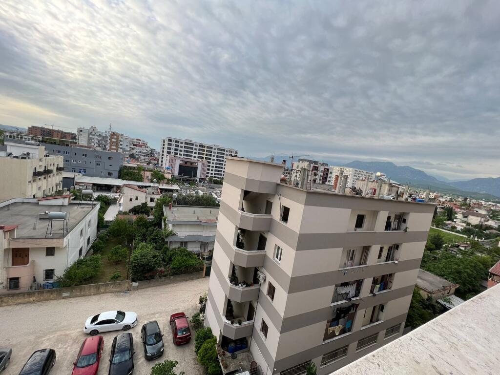 Apartament 2+1, Kamëz!