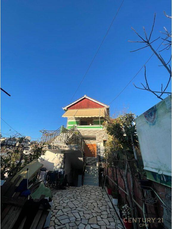 Land+Building for sale in Shkoze at the Tractor Factory 200,000 €