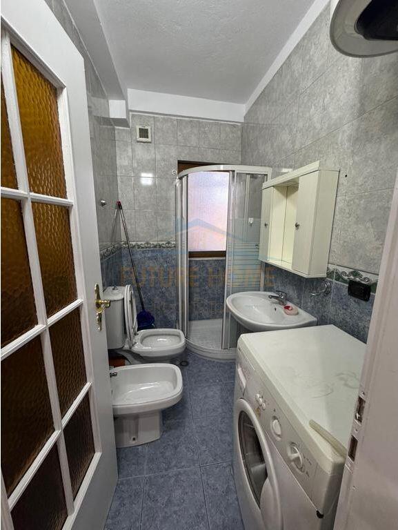 Tirana, vendesi in vendita appartamento 1+1+Balcone in Via Bardhyl