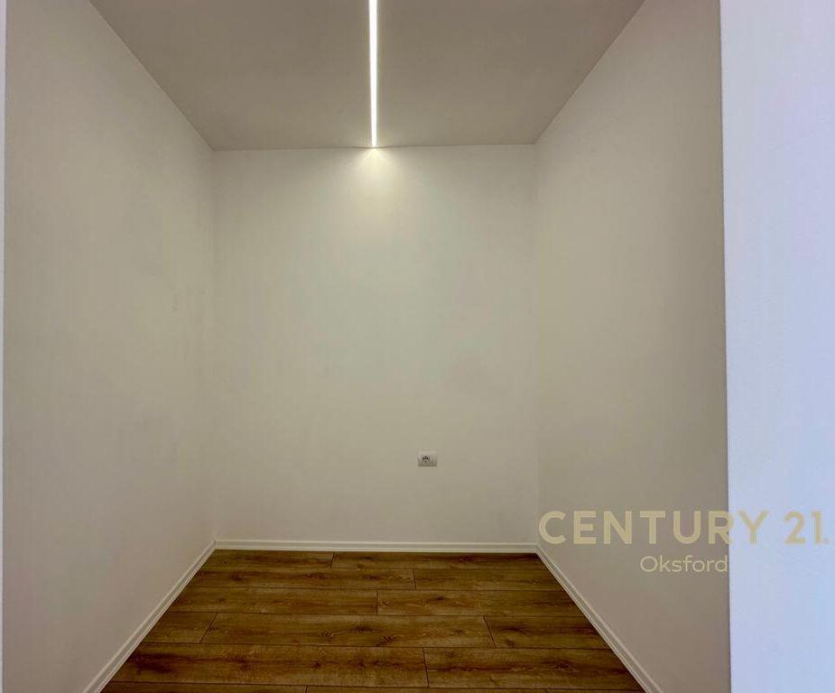 SHESIM APARTAMENT 1+1+GARDEROBË, TEK RRUGA FORTUZI