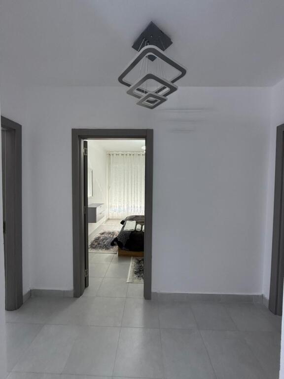 Me Qira – Apartament 3+1+2, Rruga “5 Maj”, Tiranë