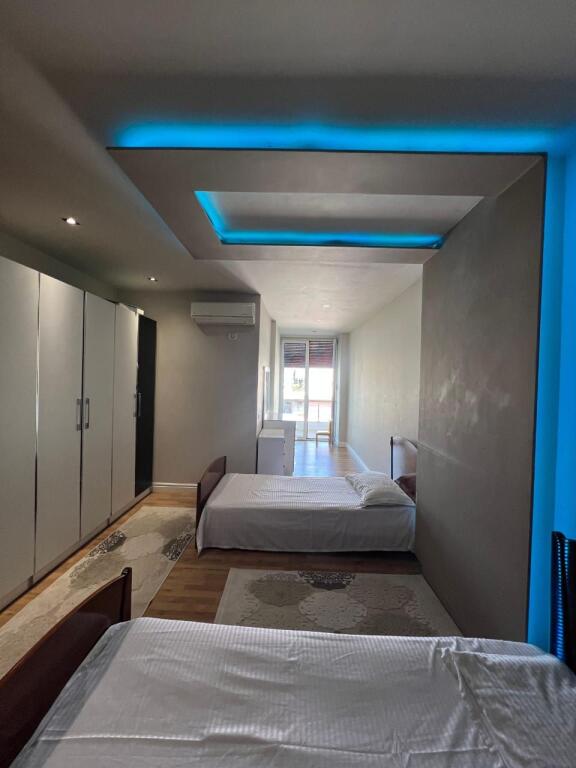 Jepet apartament me qira 2+1 Astir