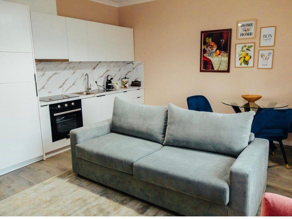 Air Bnb , Jepen me qira 3 apartamente tek Garda