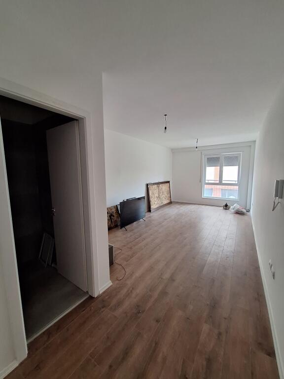 OFFICE FOR RENT 40 M2 MYSLYM SHYRI 900 EURO