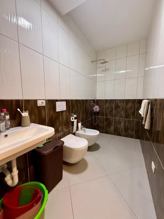 Apartament me qira 2+1+2, Rruga e Barrikadave