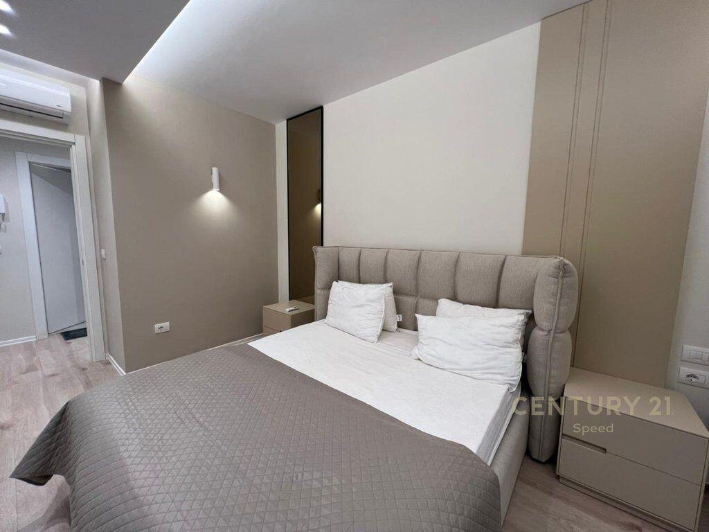 Apartament 1+1 + post parkimi ne rrugen e Barrikadave, prane Qendres!