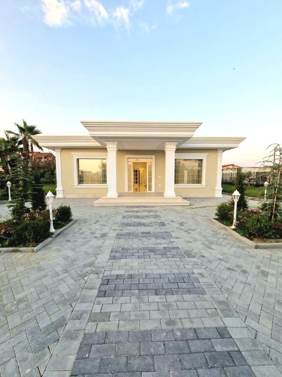 Luxury villa, 5 km from Qerreti beach, (entrance to the northern ring of Kavaja)