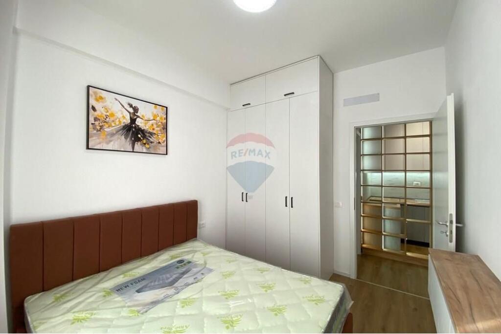 QERA, APARTAMENT 1+1, FRESKU, TIRANË