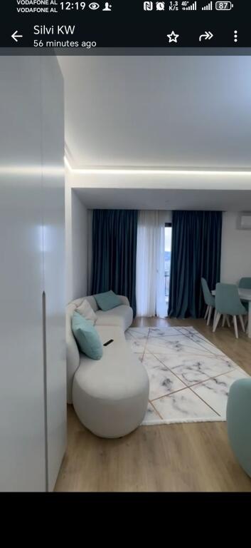 Ofrohet Apartament 1+1 per shitje te Farmacia 10