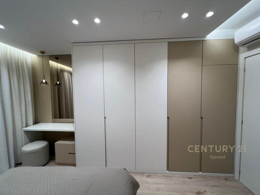 Apartament 1+1 + post parkimi ne rrugen e Barrikadave, prane Qendres!