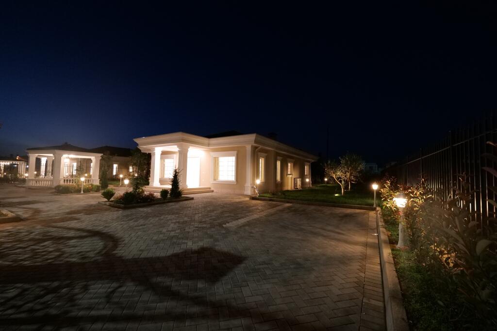 Luxury villa, 5 km from Qerreti beach, (entrance to the northern ring of Kavaja)