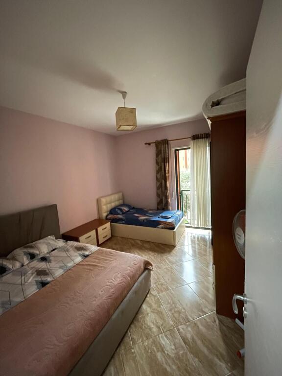 Jepet me qera apartament 2+1+2 Astir 600€!