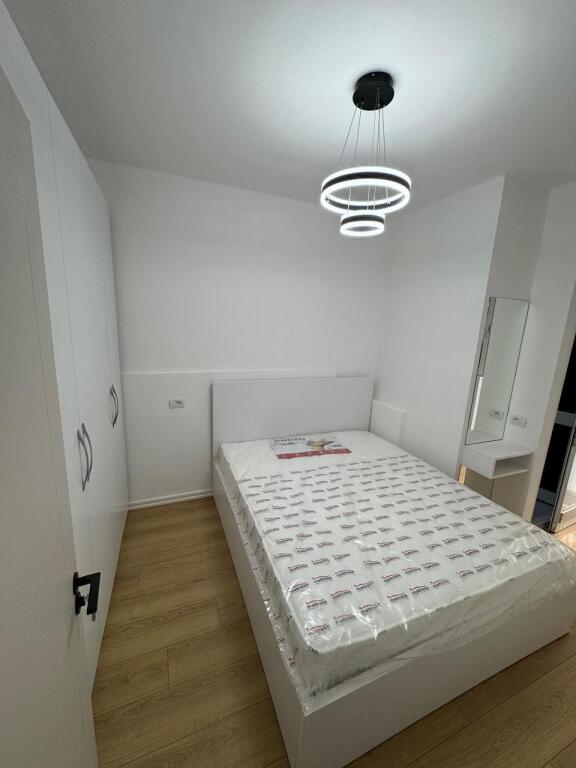 🏡 Shitet Apartament 2+1+2 me Verandë – Rruga Bill Klinton, Kodra e Diellit