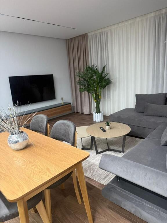Apartment me qera 2+1+parking Jordan Misja