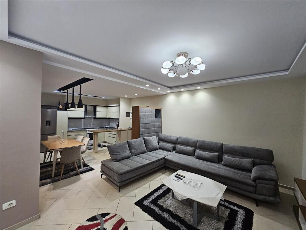 Jepet me qera apartament 2+1 tek Liqeni i Thate