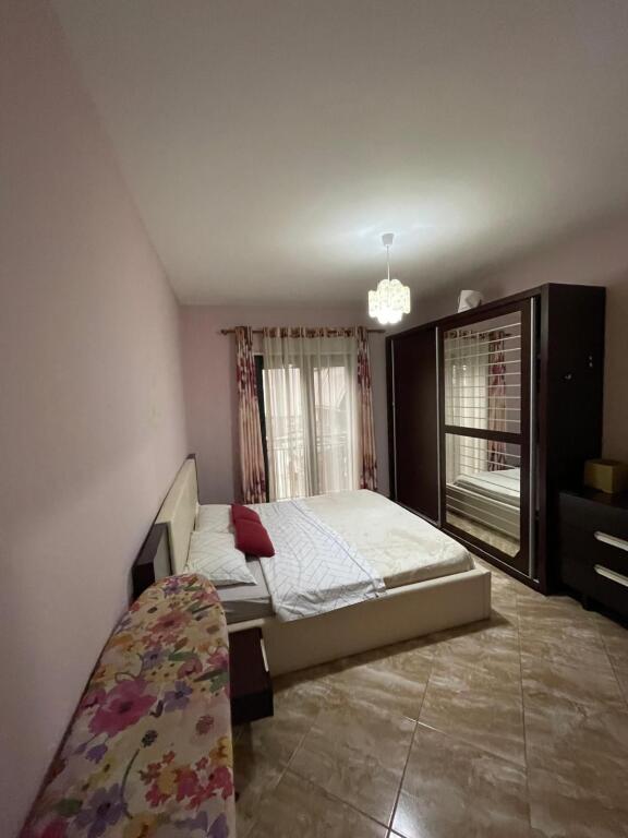 Jepet me qera apartament 2+1+2 Astir 600€!