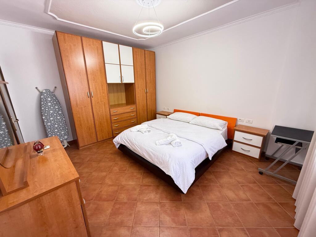 🏠 Appartamento 1+1 in affitto 📍 Zona: Myslym Shyri, Tirana 🏢 Piano: 8 (con ascensore) 💶 Prezzo: 550 € / mese