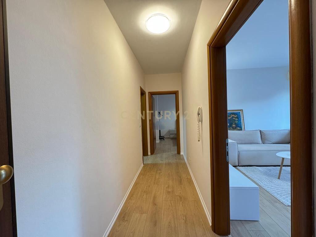 APARTAMENT 1+1 PER QIRA , TEK RRUGA E KAVAJËS