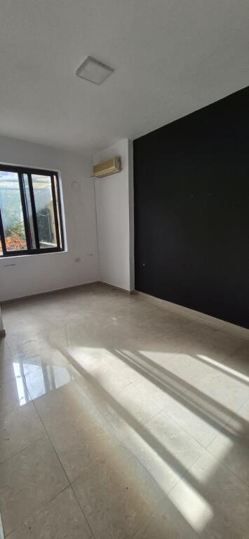 🏠 Jepet me qira vilë 2+1 + hyrje 1+1 📍 Rruga e Dibrës, tek Selvia