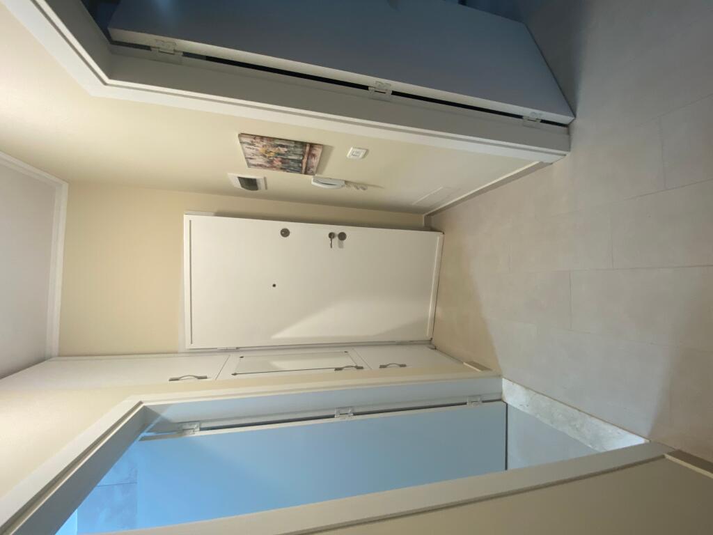 1+1,i mobiluar afer square 21,policia bashkiake,650 euro